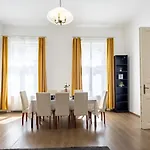 Cityscape Budget Apartments Zichy Loft