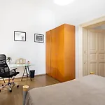 Cityscape Budget Apartments Zichy Loft