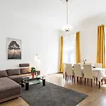Cityscape Budget Apartments Zichy Loft