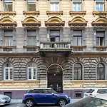 Cityscape Budget Apartments Zichy Loft