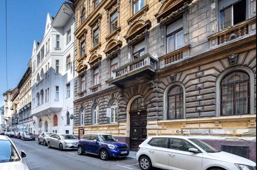 Cityscape Budget Zichy Loft Apartment