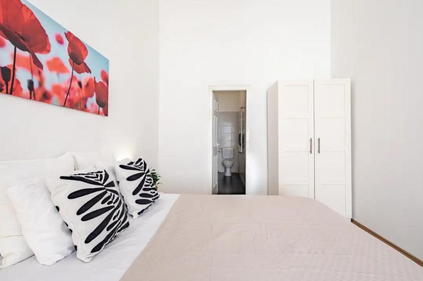 Cityscape Budget Zichy Loft Apartment